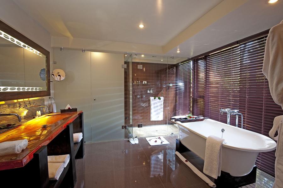 A long bath after a long flight, Arusha